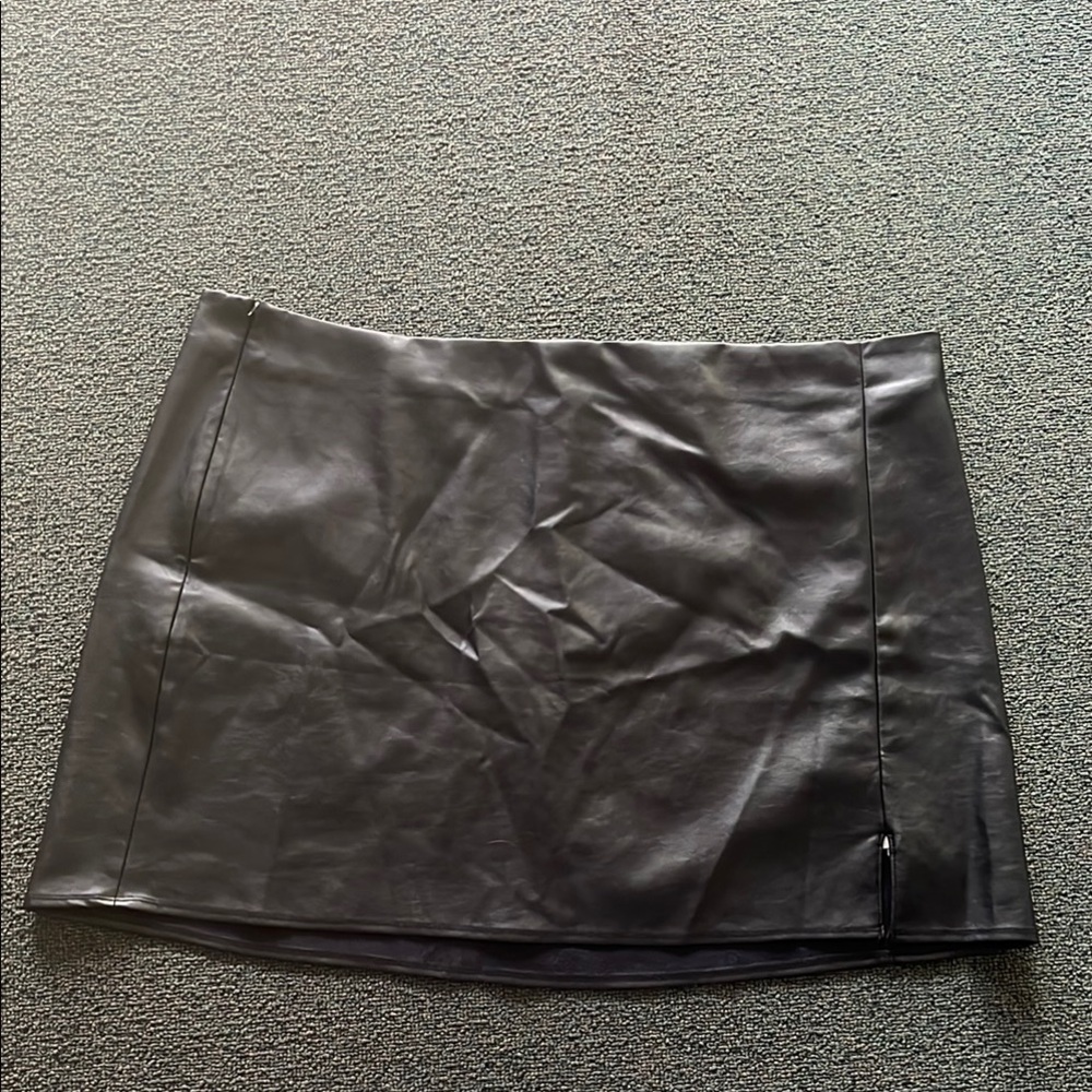 Plus size black Old Navy faux leather mini skirt
